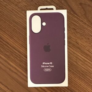 Apple iPhone 16 Silicone Case - Deep Purple